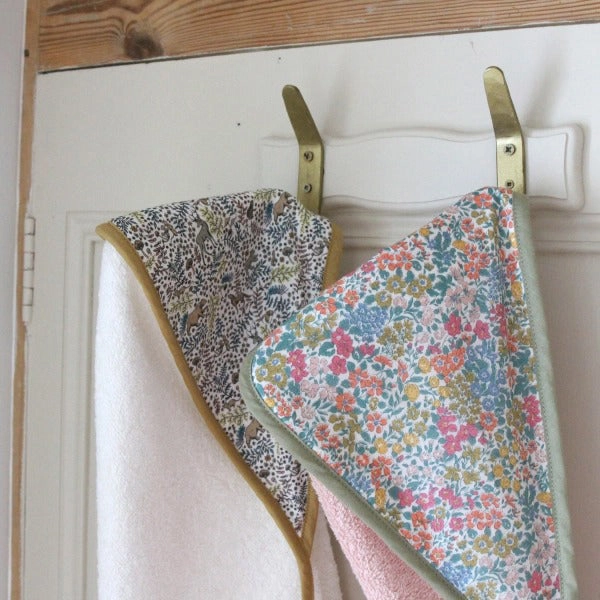 Barnabe aime le café Bath Towel Carlotta