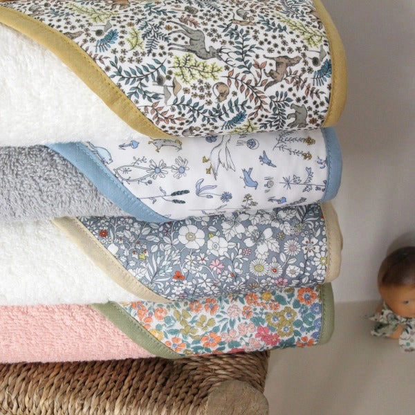 Barnabe aime le café Bath Towel Fabio